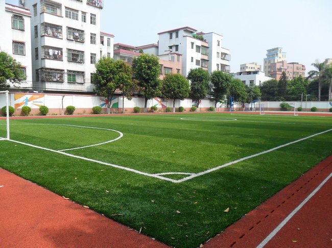 海南人造草坪球場施工流程_天然草坪如何轉(zhuǎn)變?yōu)槿斯げ萜耗?