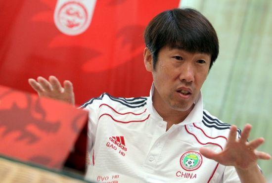 國足訓(xùn)練場“無縫”保密 遭偷拍后訓(xùn)練及時補救