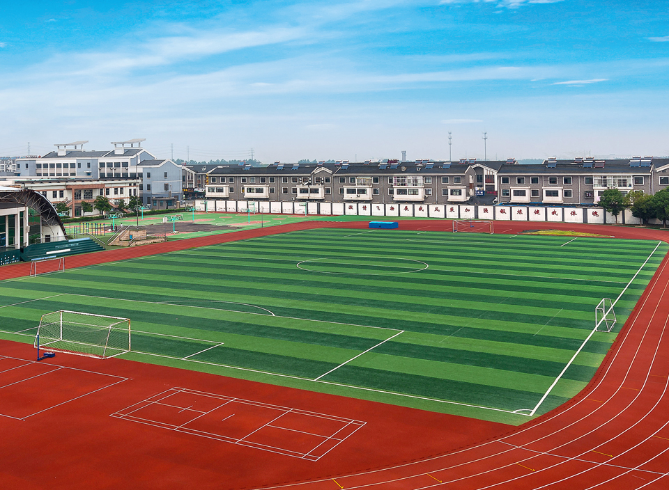 遠(yuǎn)離“毒跑道”還孩子一個(gè)安全的足球場人造草坪球場